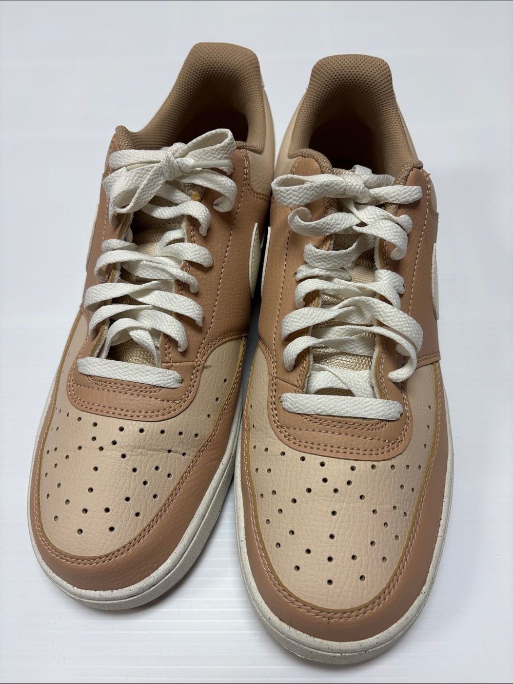 Mens Nike Low-Top Sneakers Court Vision LO
Size 11
Sanddrift/Sail-Hemp